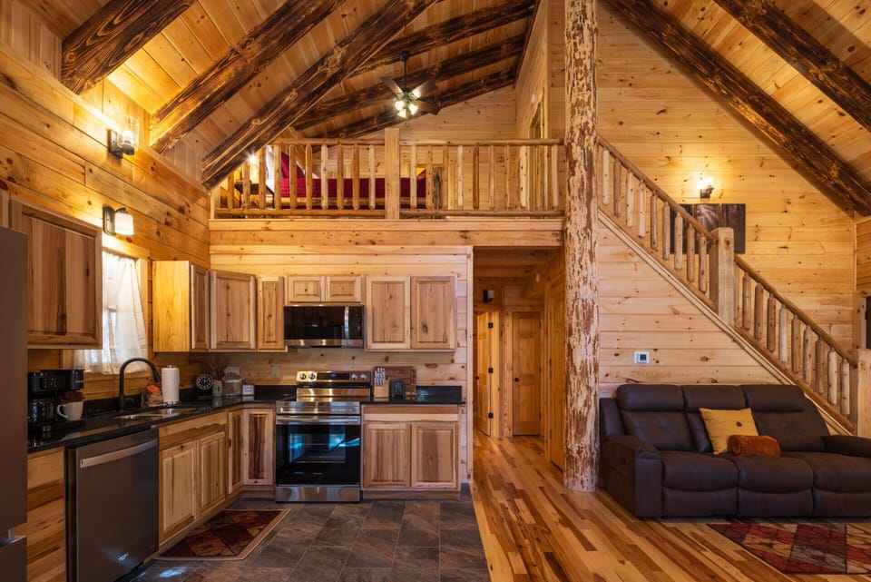 Full Kitchen, with Open Loft above - Maple Hill Retreat