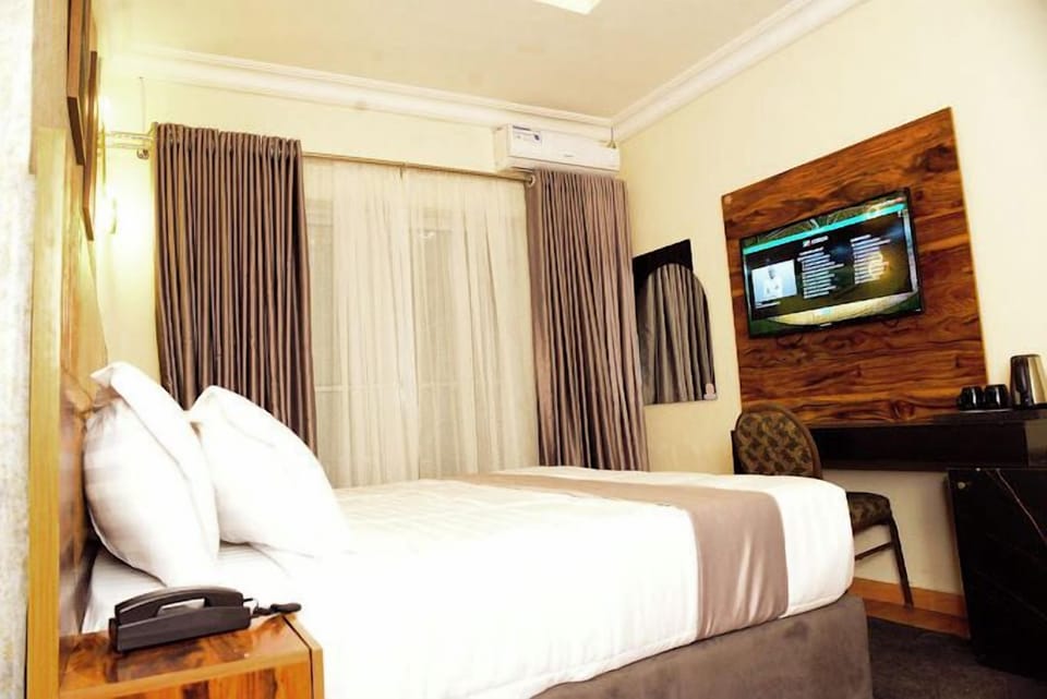 Economy Room, Balcony, City View | Desk, laptop workspace, free WiFi