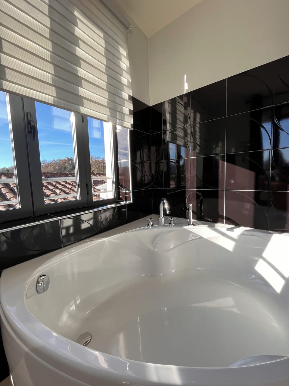 Superior Double or Twin Room, Non Smoking, Lake View | Bathroom