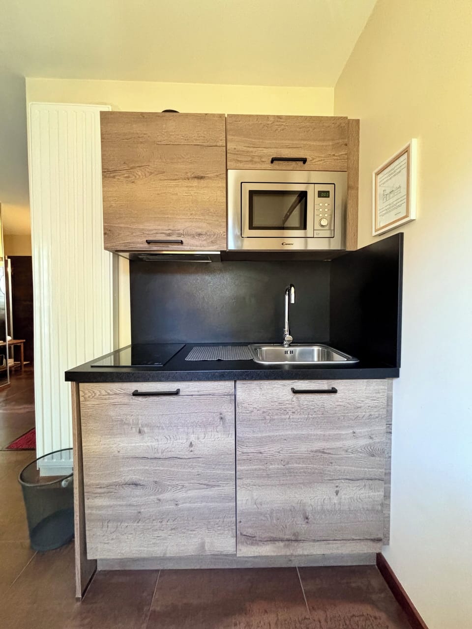 Superior Double or Twin Room, Pool View | Private kitchen