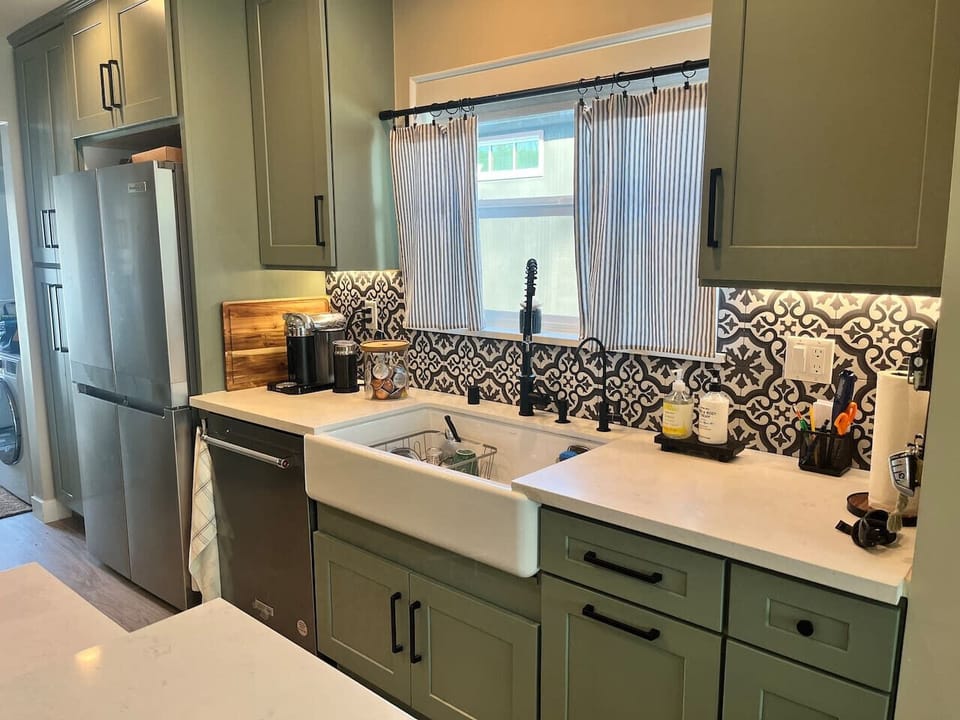 Large farm kitchen sink and lots of counter space