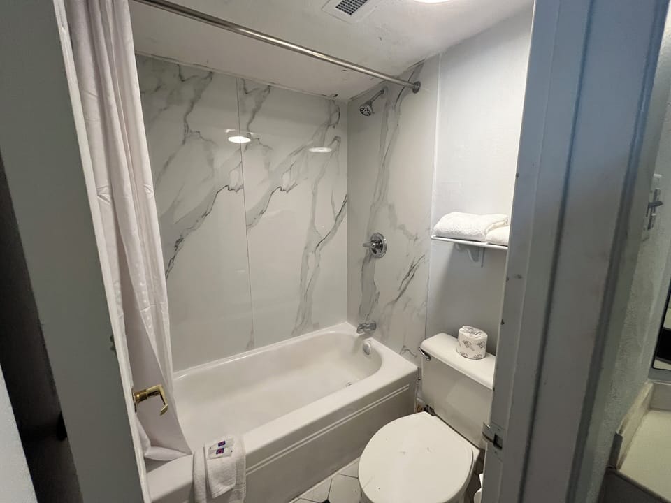 Combined shower/tub, free toiletries, towels, soap