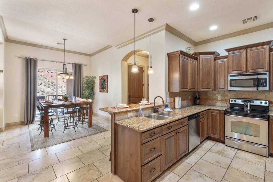 Fully furnished and equipped kitchen