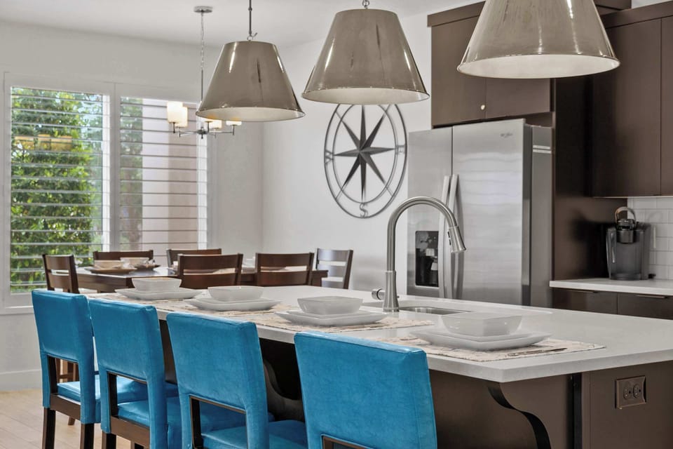 Enjoy comfortable dining seating for 6 and counter seating for 4 in the sleek Kitchen/Dining spaces
