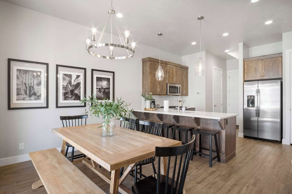 Kitchen bar counter with seating for 5