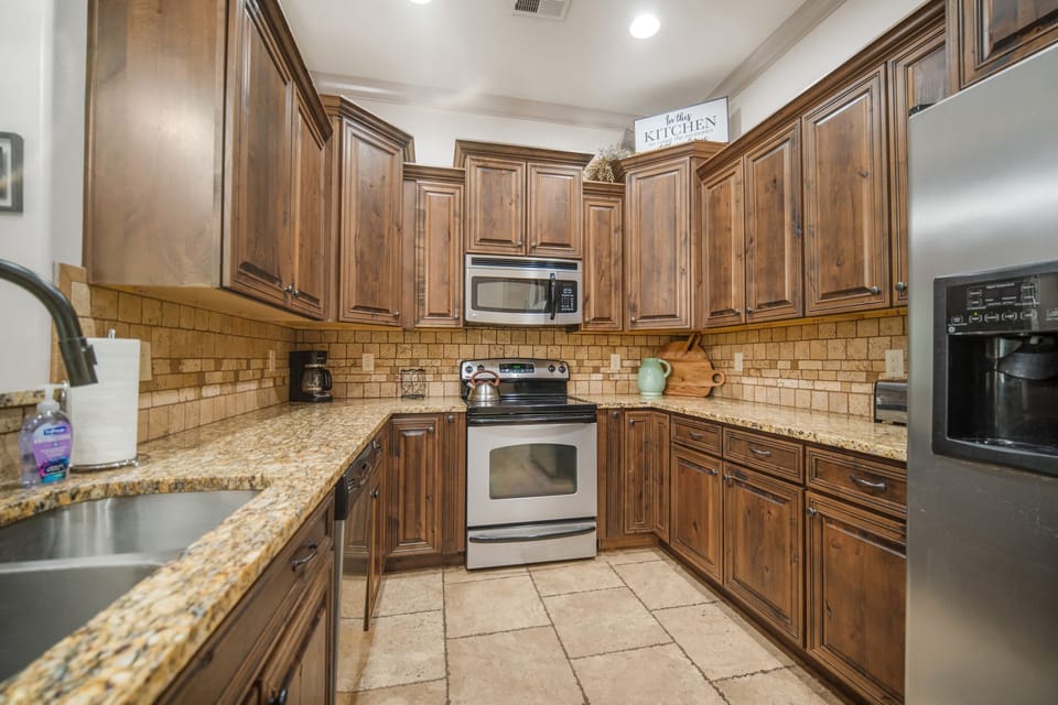 Fully furnished and equipped kitchen