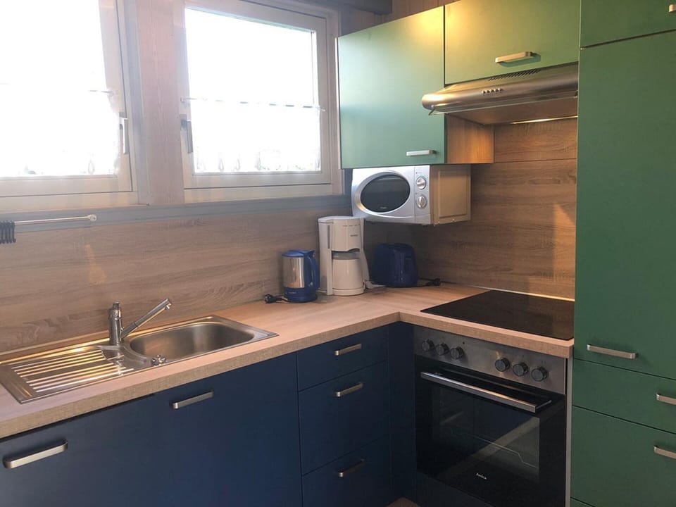House | Private kitchen | Electric kettle, toaster, highchair