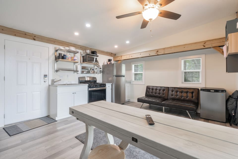 Modern kitchen bar / folds out into table 