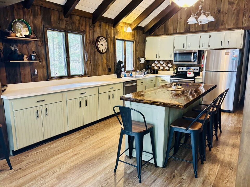 Fully equipped Kitchen with custom built Island
