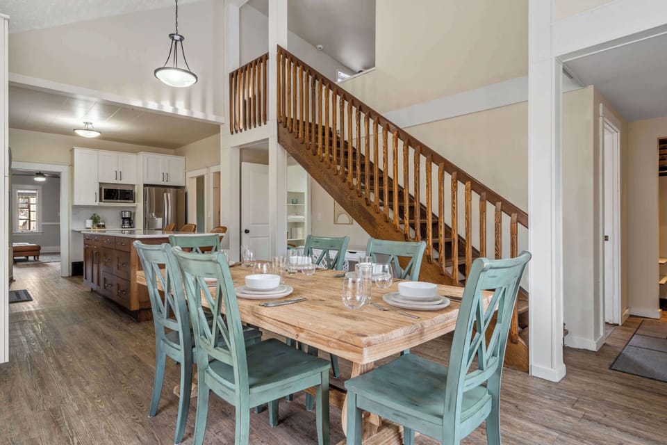 Spacious Dining Room 