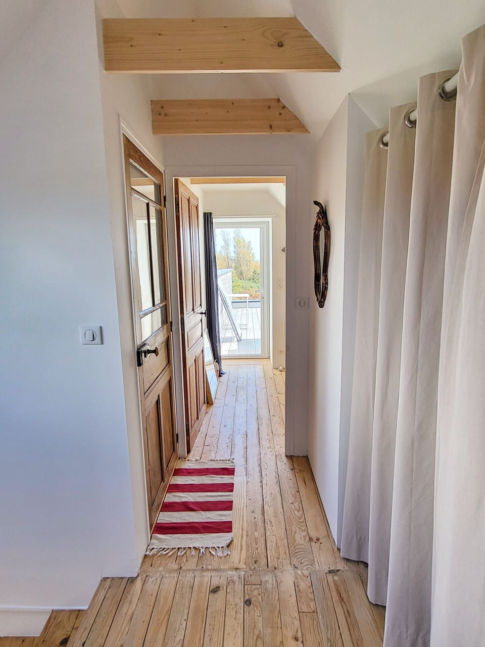 Access corridor to first-floor bedrooms