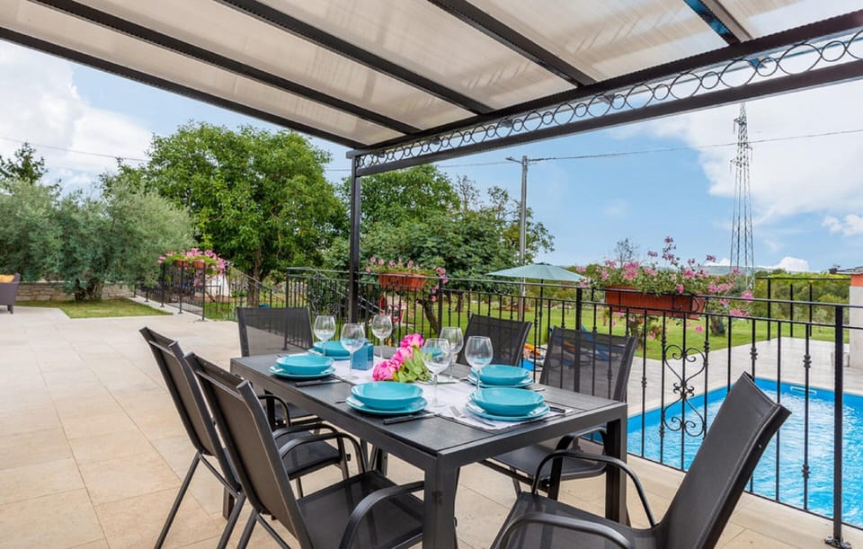 Villa | Balcony