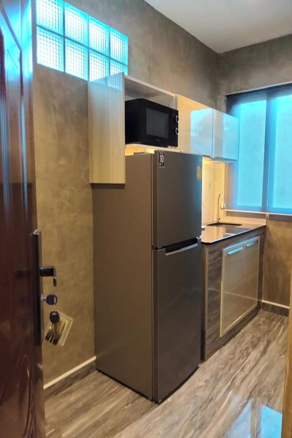 Superior Suite, 1 King Bed | Private kitchenette | Coffee/tea maker, electric kettle