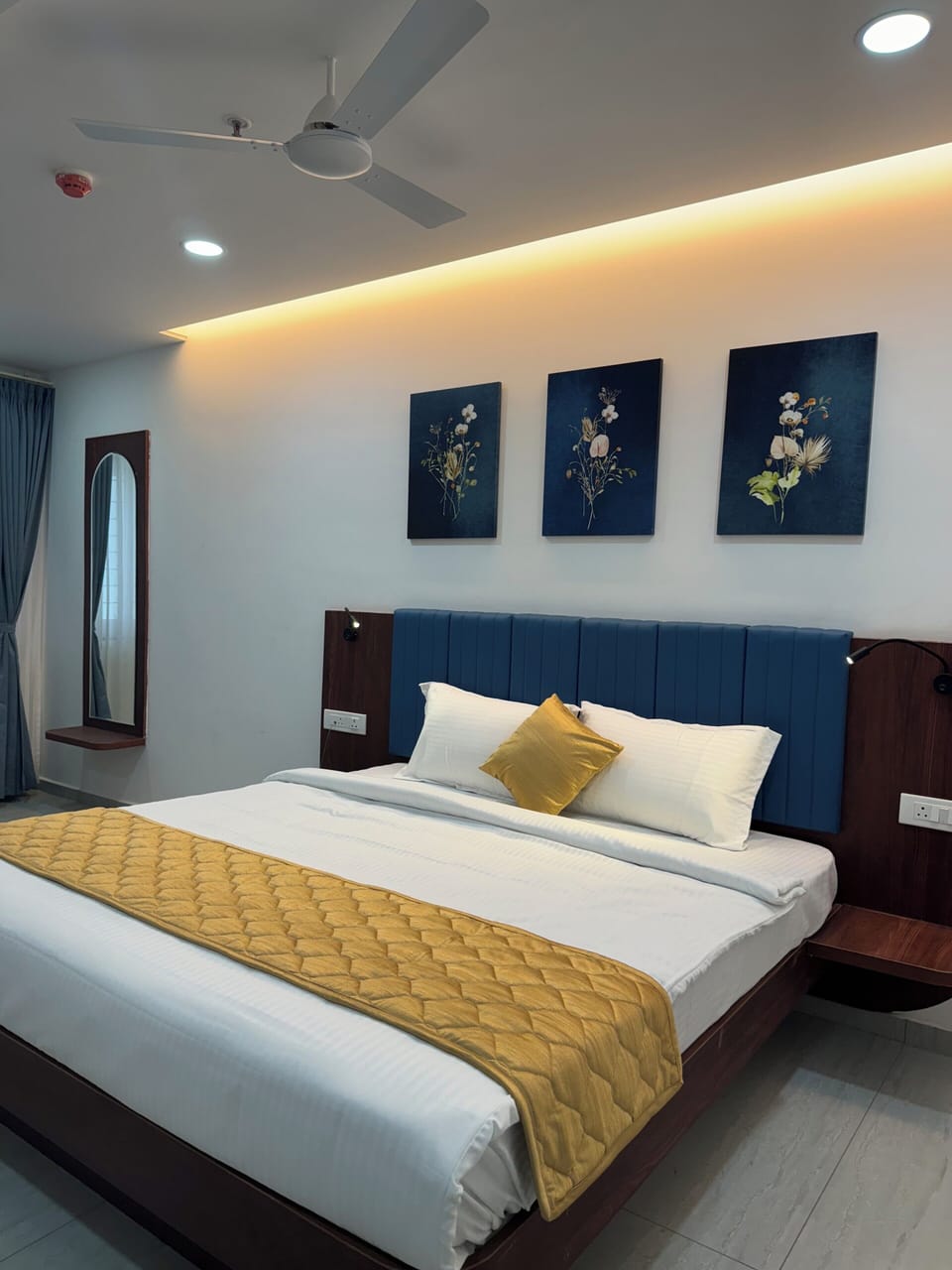 Luxury Suite | Laptop workspace, free WiFi