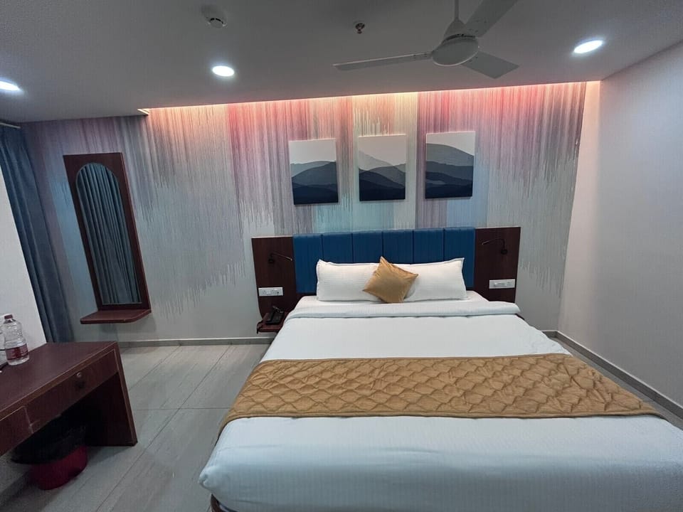 Deluxe Double Room | Laptop workspace, free WiFi