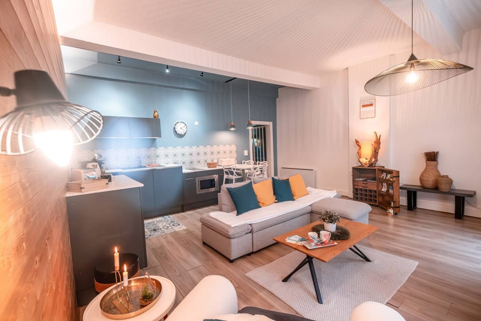 Lounge on 1st floor - Sofa bed - Large armchair - Flat-screen TV - Access to balcony.