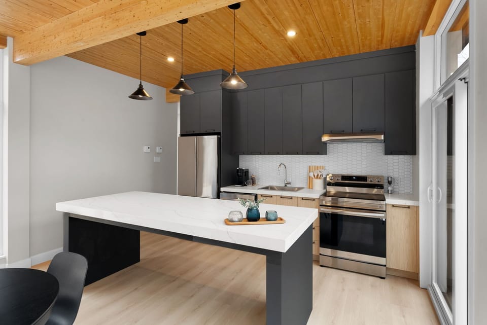 Oversized island with quartz countertops