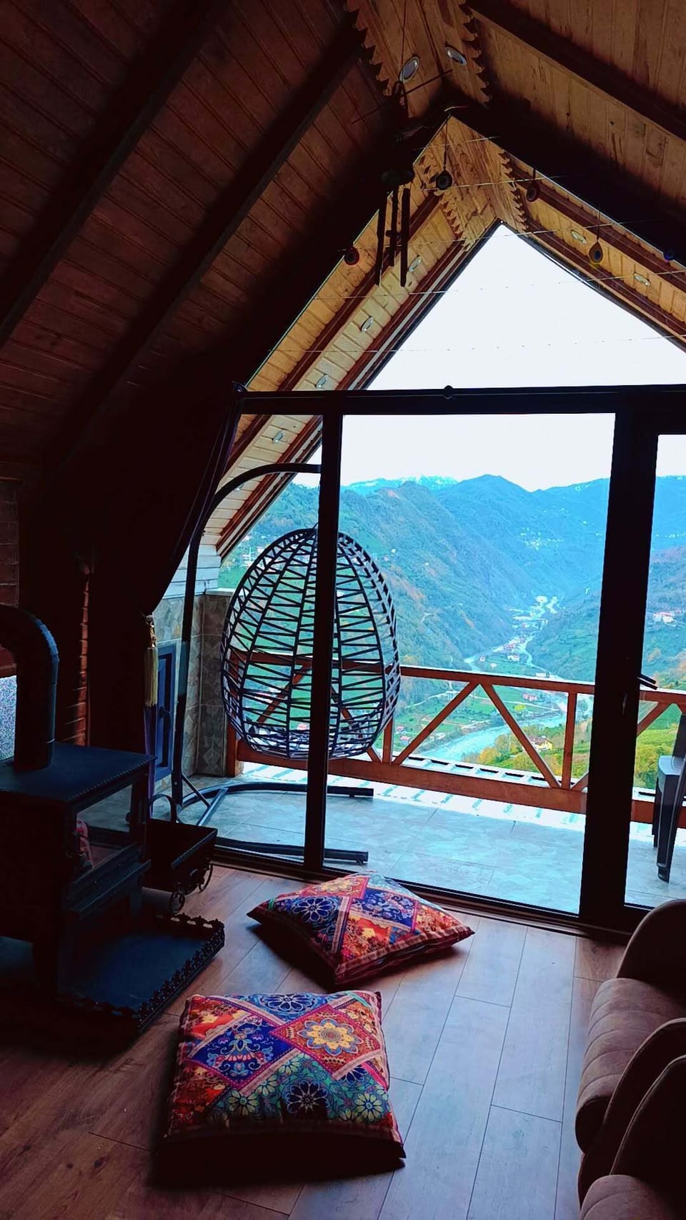Romantic Bungalow | Individually decorated, individually furnished, laptop workspace