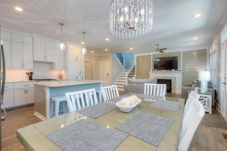 Dining Room
GW 5-23-25
