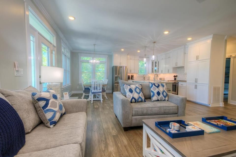 Living Room 
GW 5-23-25
