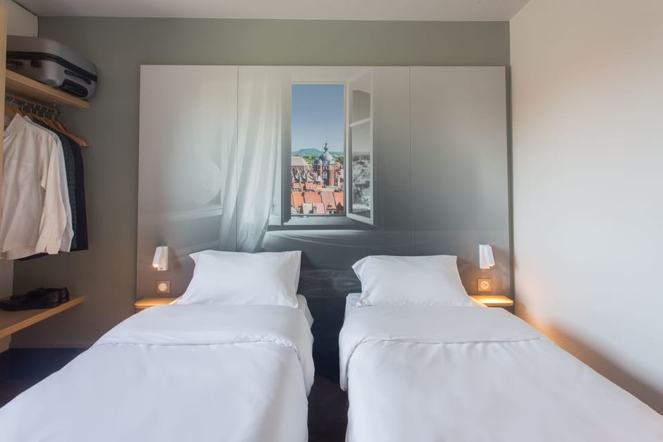 Premium bedding, desk, soundproofing, free WiFi