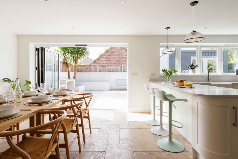 House | 4 bedrooms, desk, Internet