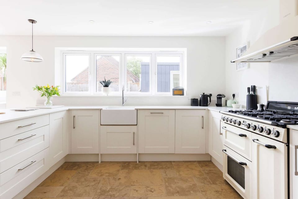 House | 4 bedrooms, desk, Internet