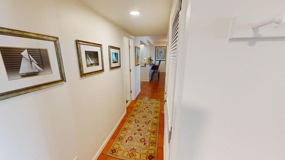 Hallway to bedrooms