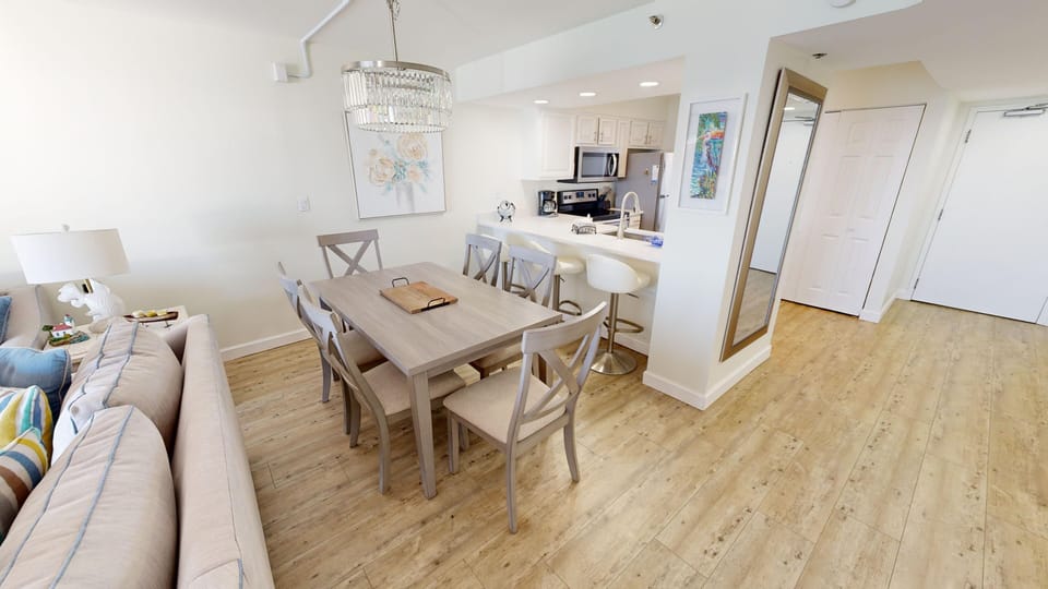 Condo, 2 Bedrooms | Dining