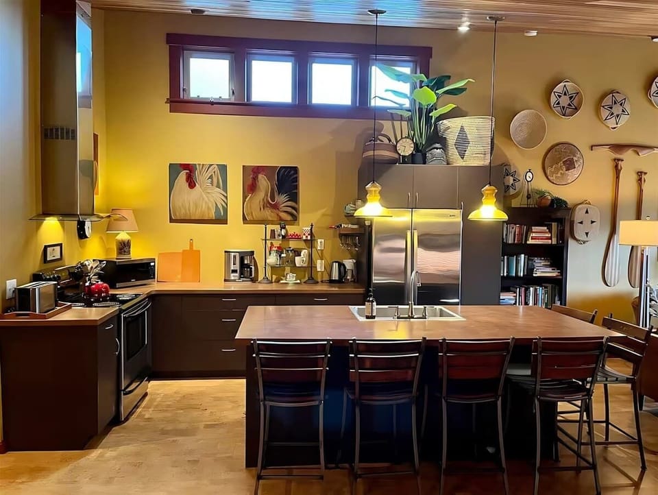 Large island with plenty of seating we occasionally host classes and workshops here. Fully-stocked kitchen is a pleasure to cook in