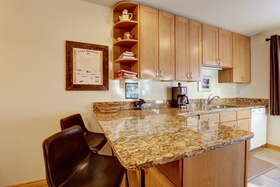 Townhome, 2 Bedrooms | Private kitchen | Coffee/tea maker, fridge, oven, toaster