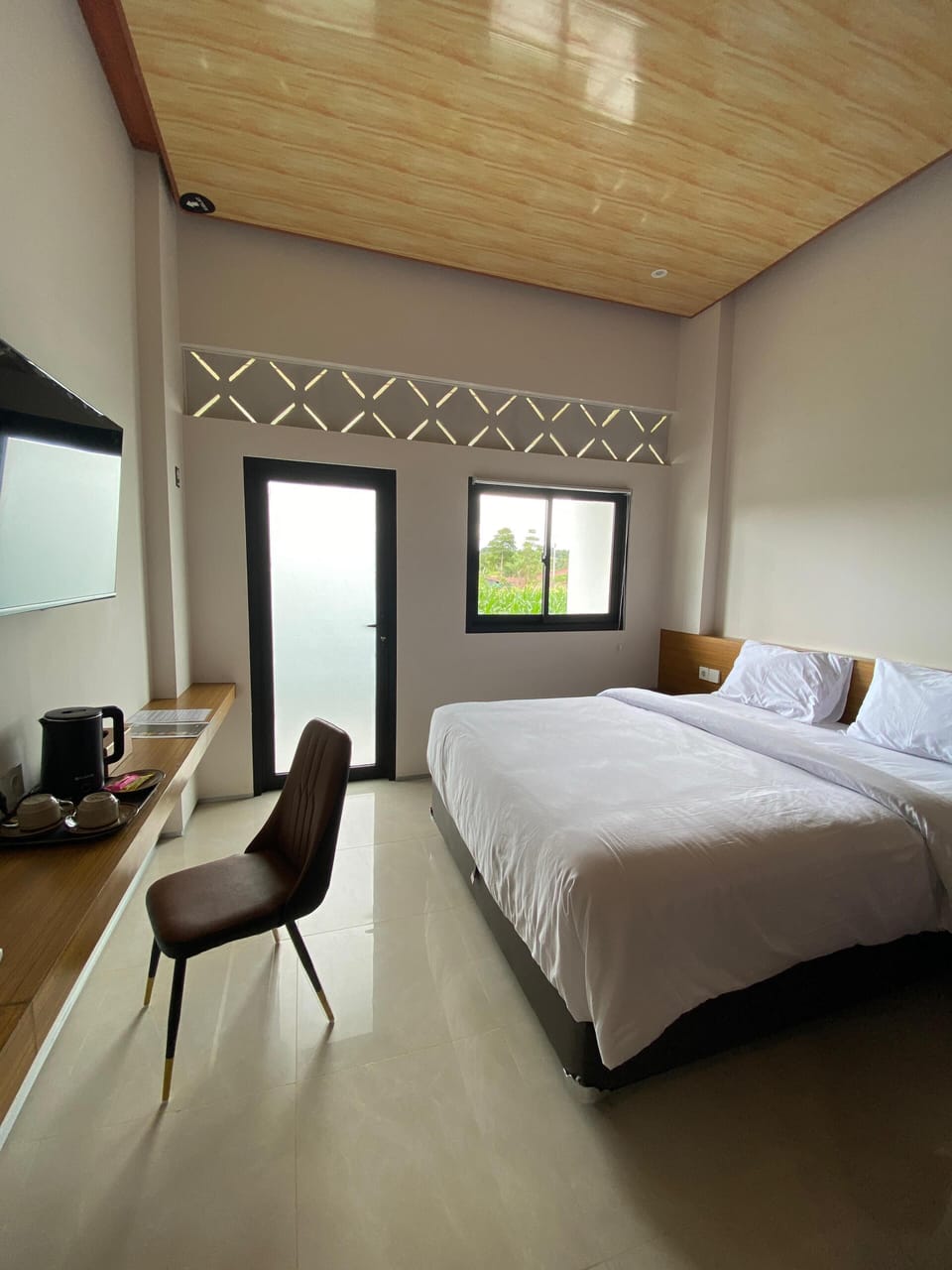 Superior Room, Balcony, Hill View | Desk, soundproofing, WiFi (free)