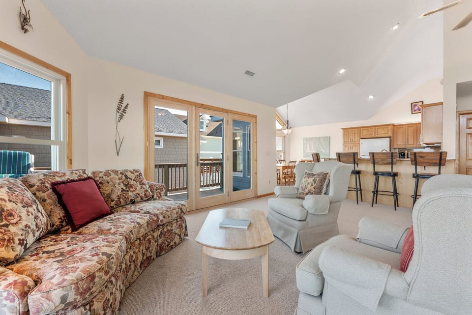 GR0701: Surfer's Watch | Top Level Living Area