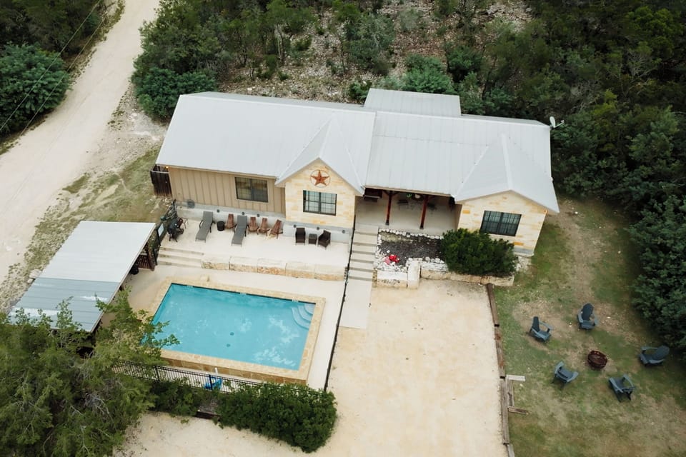 Aerial view of house + swimming pool