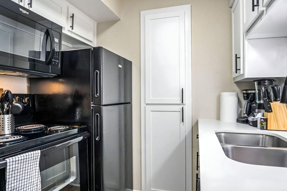 As you open the kitchen, you discover an assortment of coffee pods, and sugar, ensuring you have everything you need for a perfect morning or afternoon pick-me-up.