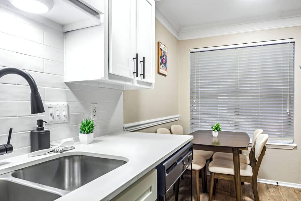 You’ll love the convenience of this fully equipped kitchen, where you can brew coffee, cook meals, or prepare snacks. The cozy layout and warm ambiance make cooking here a delightful part of your stay.