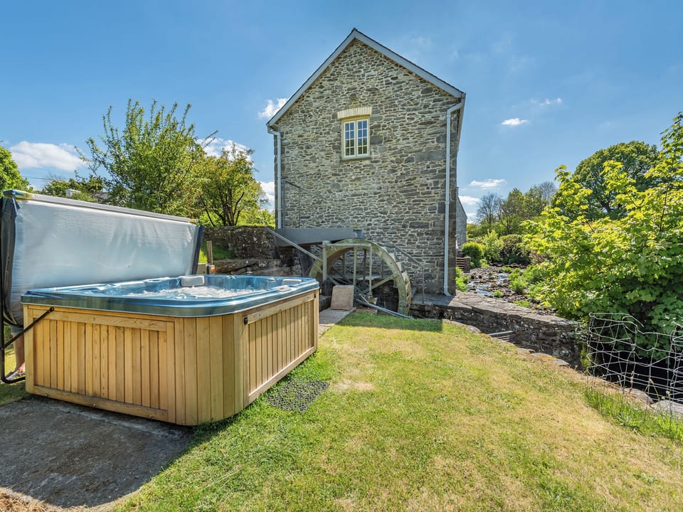 Hot tub | Dyffryn @ Glanffrwd Mill, Cellan, near Lampeter