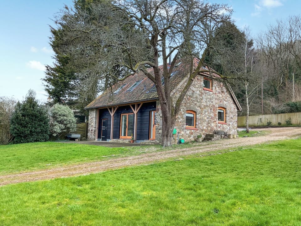 Exterior | Walnut Cottage Barn, Clevedon