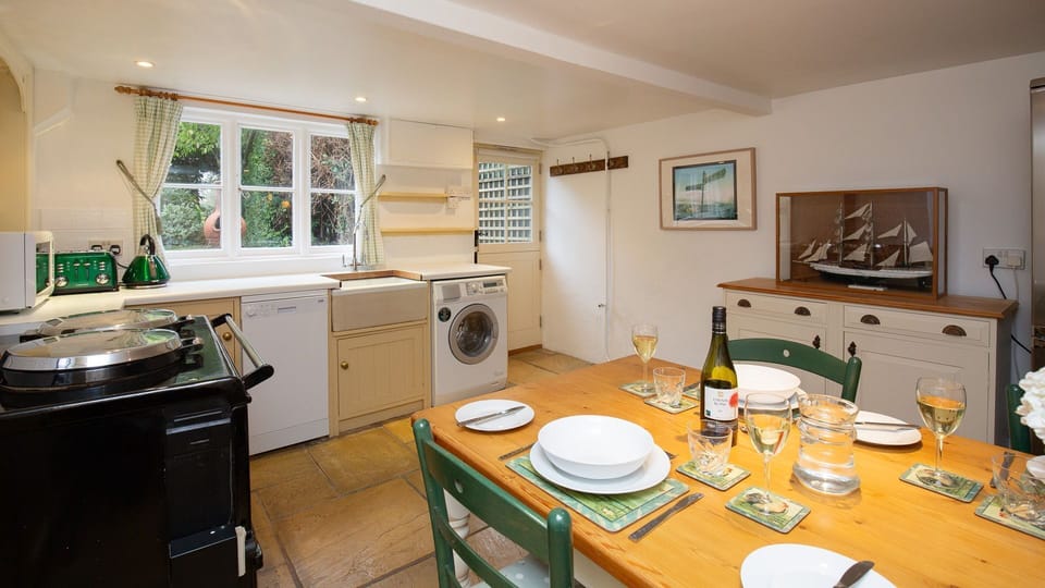 Garden views accompany meals together