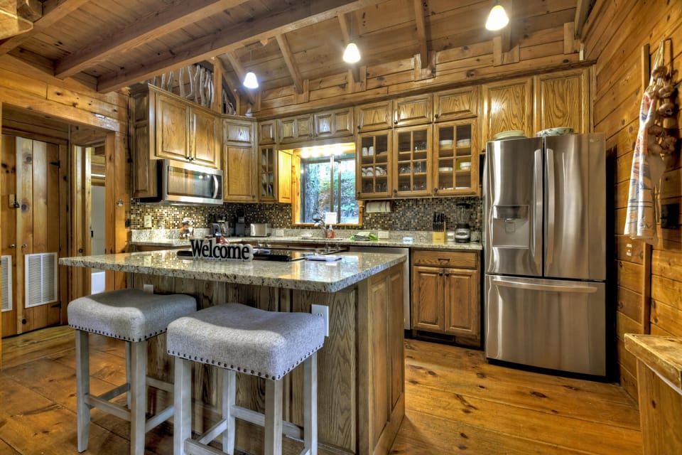 Spacious Modern Kitchen with Custom Wooden Cabinets 