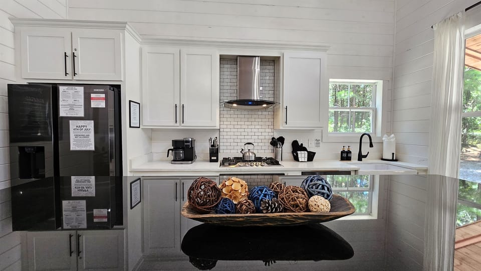 Dining seating for 4 at the oversized island