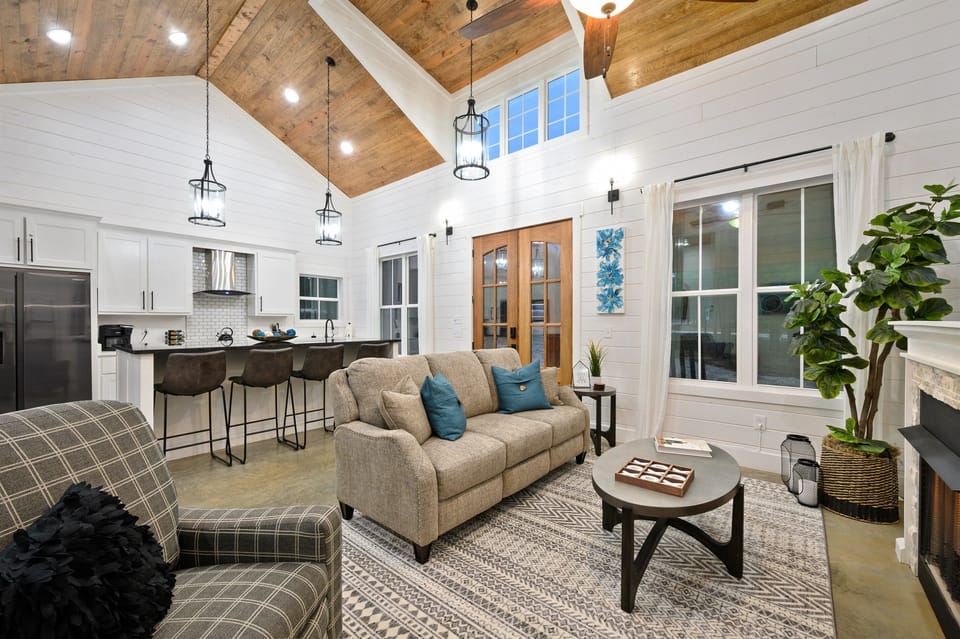An open floor concept welcomes you to Bella Luna Cabin.