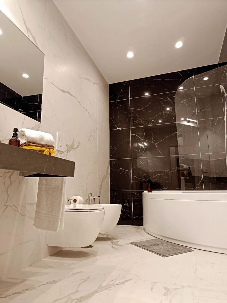 Luxury Triple Room, City View | Bathroom | Hair dryer, bidet, towels, soap