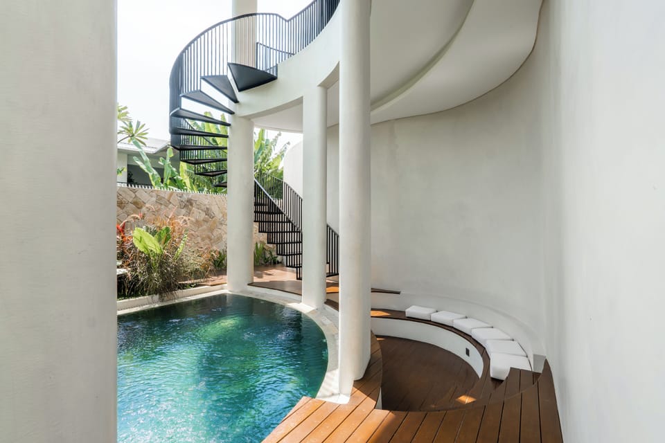 Outdoor pool, sun loungers