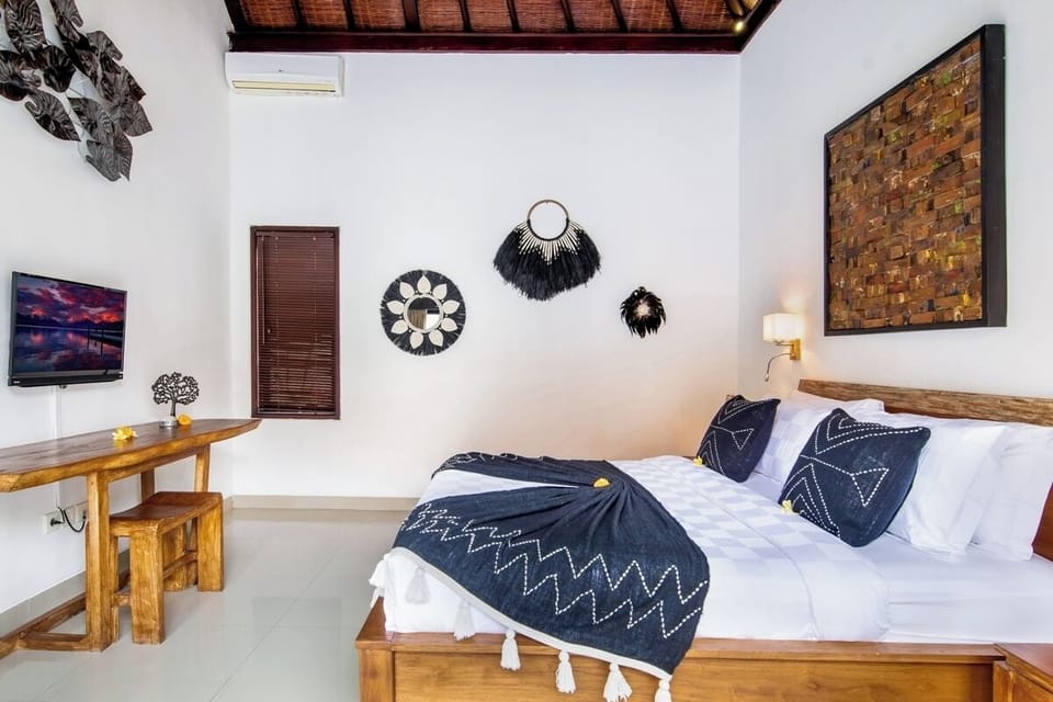 Deluxe Suite, 2 Bedrooms, Pool View | 2 bedrooms, in-room safe, iron/ironing board, WiFi (free)