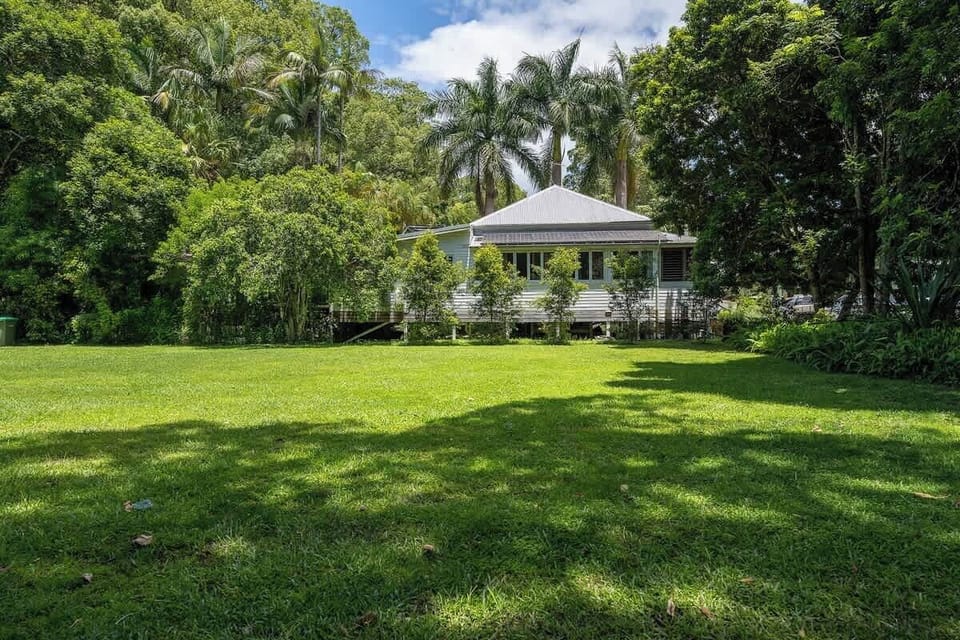Lush parklands adjacent to the property and tropical garden setting create a peaceful outdoor space for relaxing, reconnecting and enjoying this Bangalow retreat.
