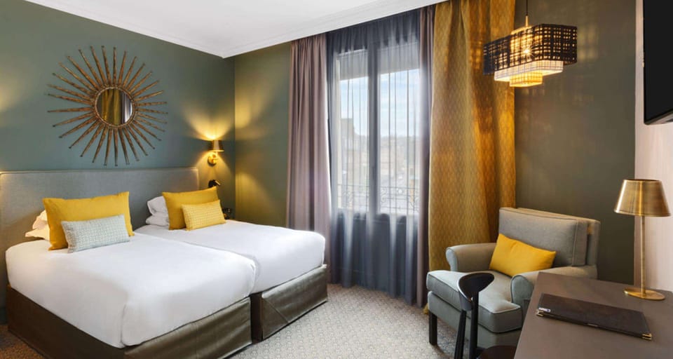 Comfort Room, 2 Twin Beds, Non Smoking | In-room safe, desk, laptop workspace, blackout drapes