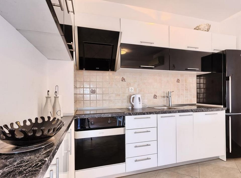 Apartment (Three Bedroom Apartment with Sea View) | Private kitchenette | Fridge