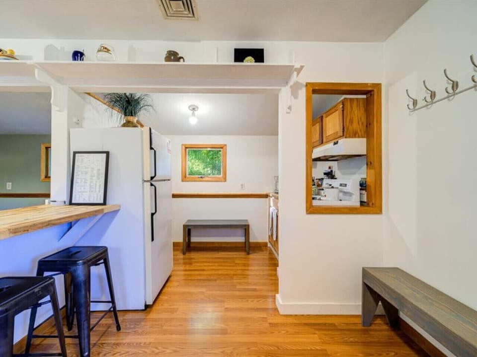 Full Kitchenette