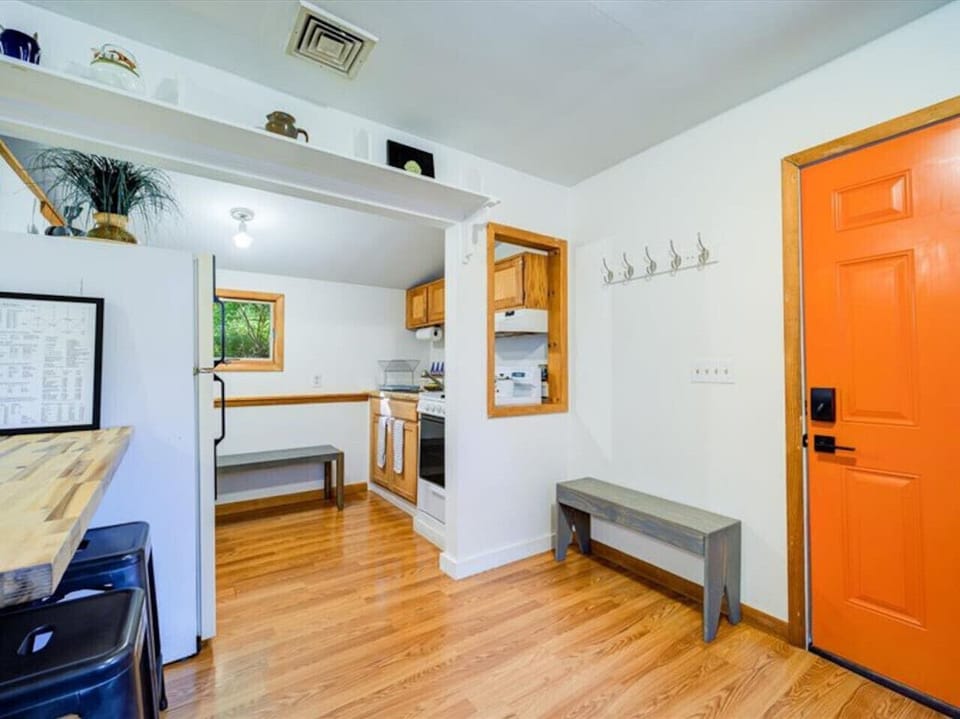 Full Kitchenette | Entrance